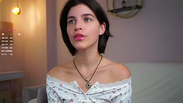 Snapshot of EleneButton chatting on 8, 11, 2025 EleneButton online show from 8, 11, 2025