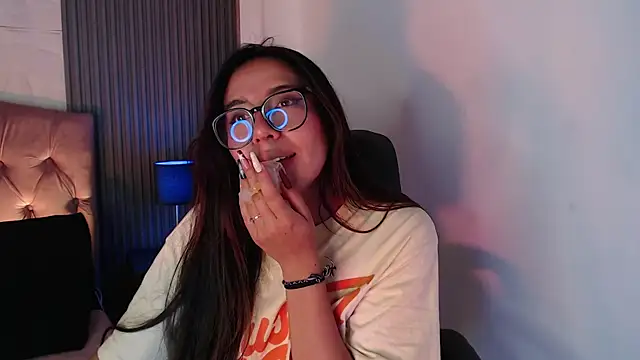 Snapshot of Bonnali_lune chatting on 1, 11, 2025 Bonnali lune online show from 1, 11, 2025