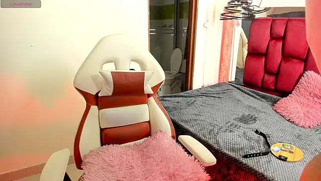 Snapshot of Sheilly_brown chatting on 15, 10, 2025 Sheilly brown online show from 15, 10, 2025