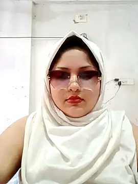 Snapshot of Nusrat-N chatting on 9, 5, 2026 Nusrat-N online show from 9, 5, 2026