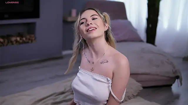 Snapshot of ElsaSolace chatting on 22, 11, 2025 ElsaSolace online show from 22, 11, 2025