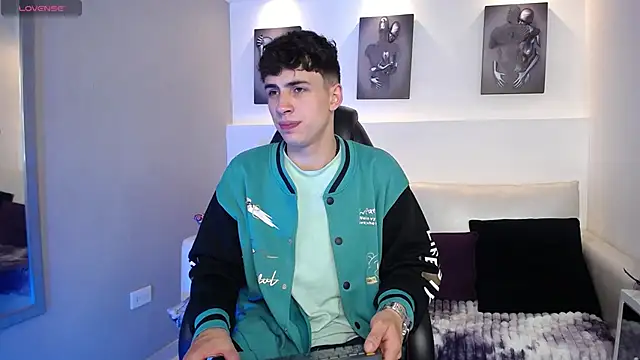 AdrianRinaldi online show from 6, 10, 2025