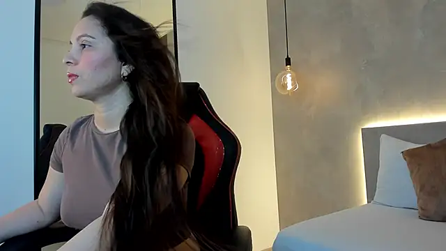 samantha 17  online show from 5, 10, 2025