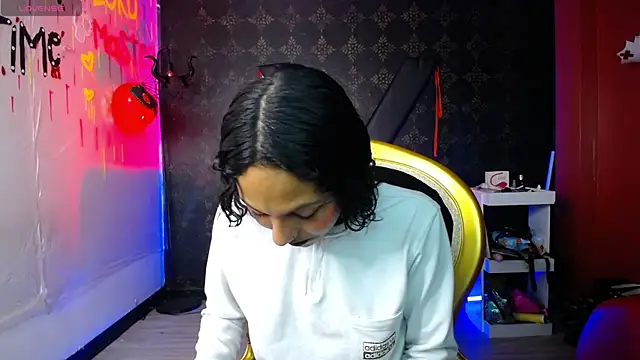 Sweettpleasure online show from 8, 10, 2025