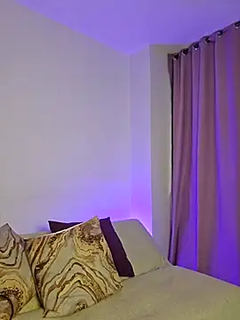 Snapshot of AliishaPss chatting on 4, 12, 2025 AliishaPss online show from 4, 12, 2025