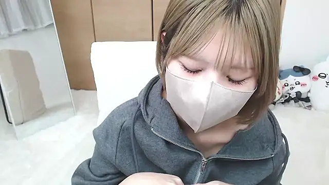 Snapshot of yuna_rin chatting on 9, 4, 2026 yuna rin online show from 9, 4, 2026