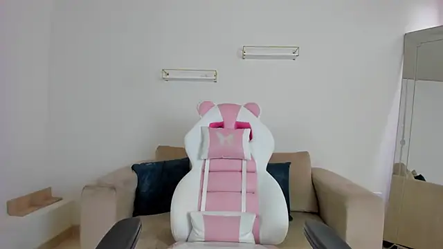 april smiith online show from 26, 11, 2025