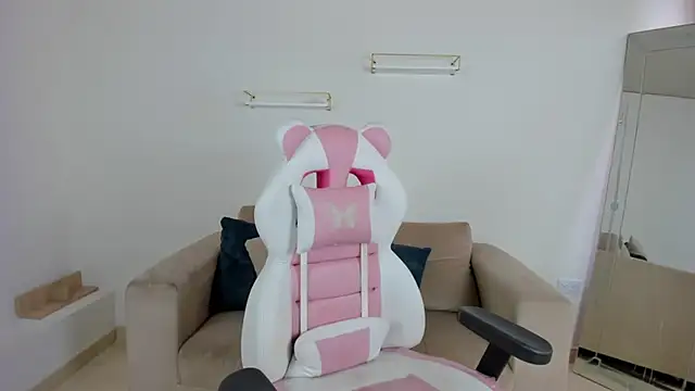 april smiith online show from 4, 12, 2025