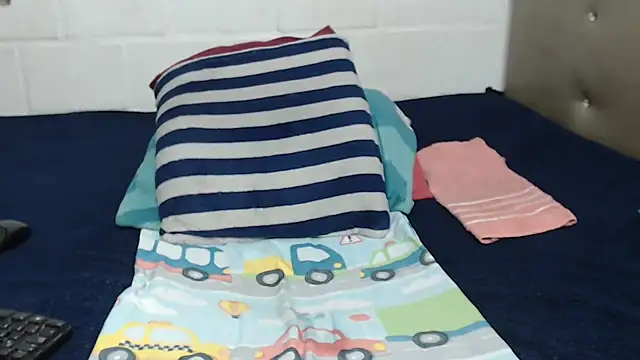 Snapshot of blondehotsquirt chatting on 27, 9, 2025 blondehotsquirt online show from 27, 9, 2025