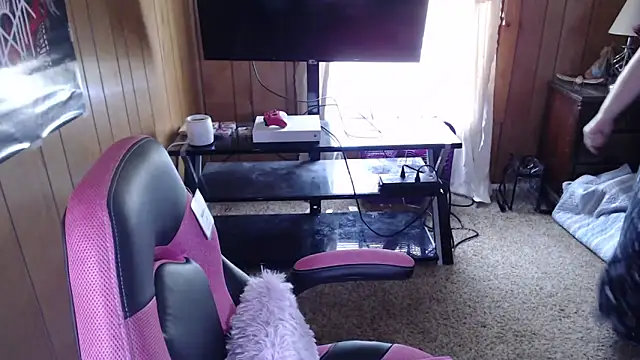 vanessraine online show from 4, 2, 2026