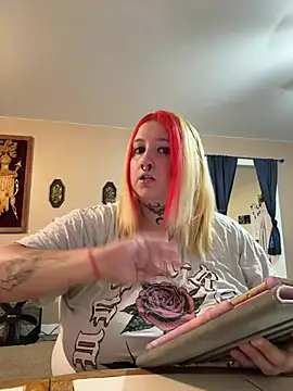 vanessraine online show from 28, 5, 2026