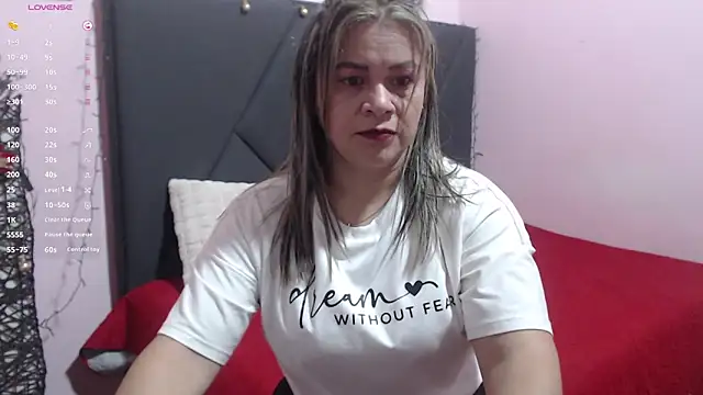 pamela echeverria online show from 29, 11, 2025