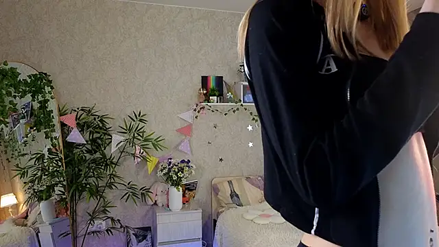 AnnyiBlue online show from 28, 4, 2026