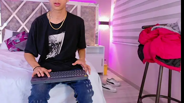 NickandAbby  online show from 24, 4, 2026