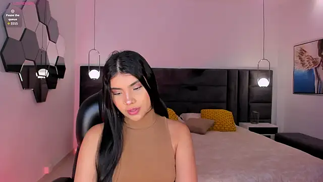 MiaLaurence online show from 29, 7, 2026