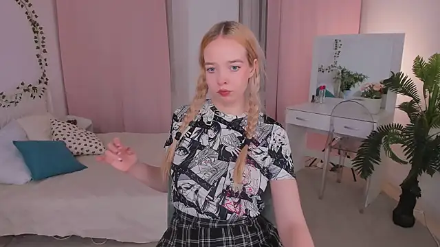 Snapshot of BellaMontgomery chatting on 11, 10, 2025 BellaMontgomery online show from 11, 10, 2025