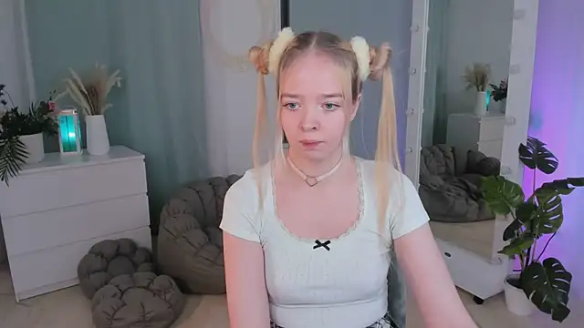 Snapshot of BellaMontgomery chatting on 30, 11, 2025 BellaMontgomery online show from 30, 11, 2025