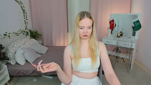 Snapshot of BellaMontgomery chatting on 21, 12, 2025 BellaMontgomery online show from 21, 12, 2025