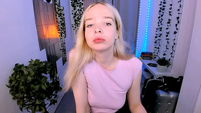 Snapshot of BellaMontgomery chatting on 7, 6, 2026 BellaMontgomery online show from 7, 6, 2026