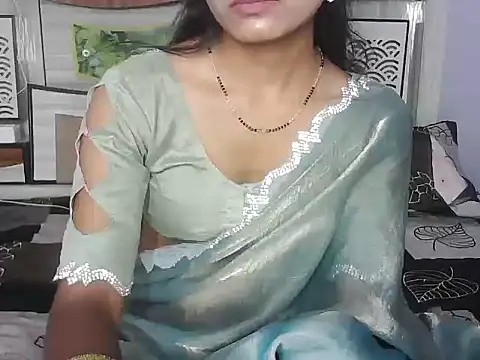 Snapshot of ROSE_GOLDE chatting on 11, 5, 2026 ROSE GOLDE online show from 11, 5, 2026