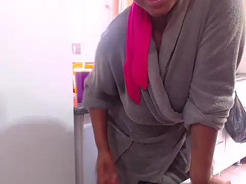 Snapshot of CouplesX96xx chatting on 18, 11, 2025 CouplesX96xx online show from 18, 11, 2025