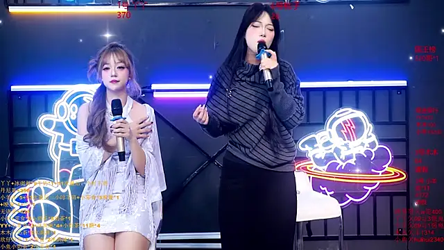 Snapshot of EYgirl222 chatting on 4, 10, 2025 EYgirl222 online show from 4, 10, 2025