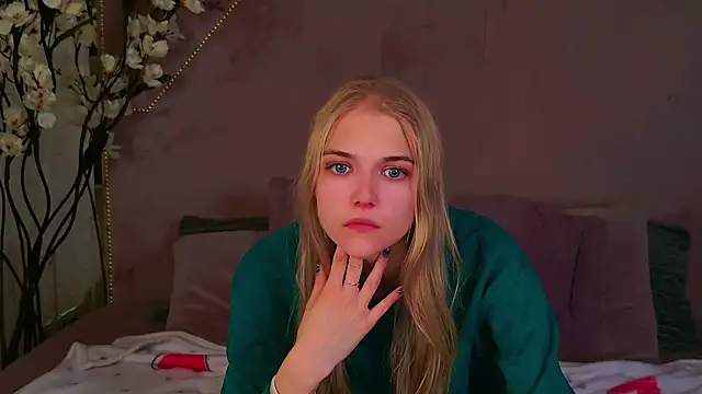 4example Chloe online show from 25, 9, 2025