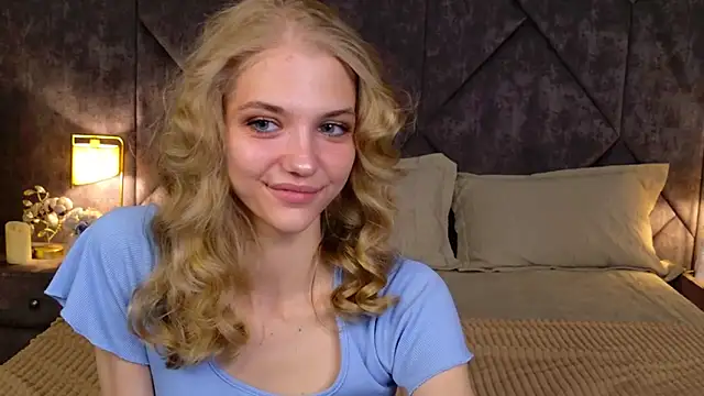 4example Chloe online show from 18, 4, 2026