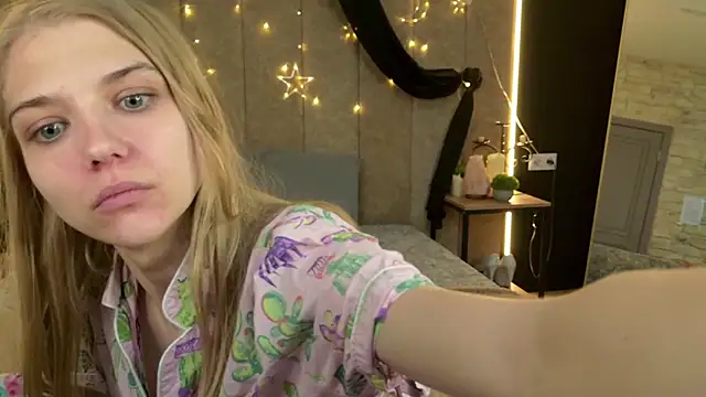 4example Chloe online show from 20, 4, 2026