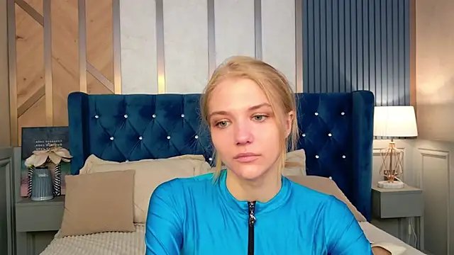 4example Chloe online show from 22, 4, 2026