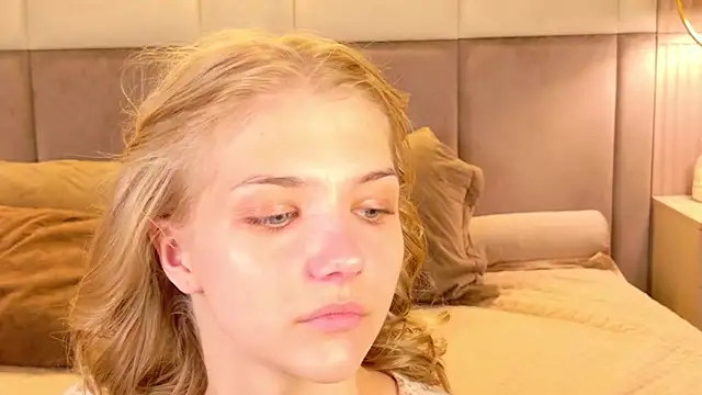 4example Chloe online show from 5, 6, 2026
