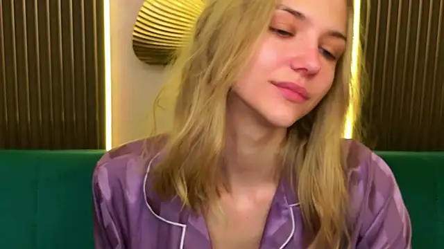 4example Chloe online show from 7, 6, 2026
