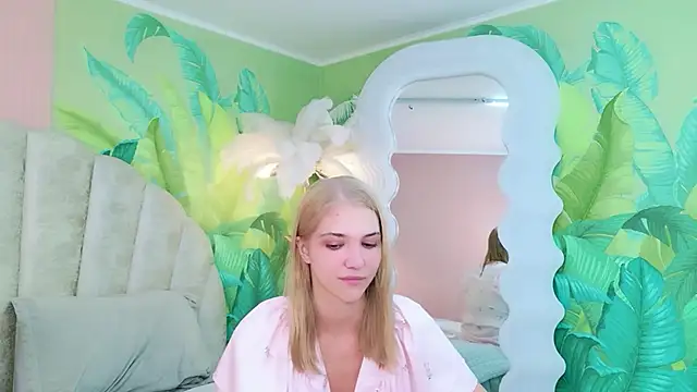 4example Chloe online show from 20, 7, 2026