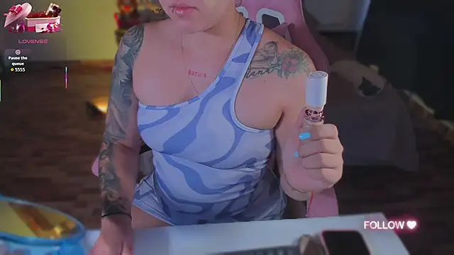 lunaarose online show from 3, 11, 2025