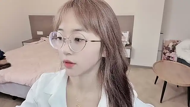 nini a online show from 11, 11, 2025