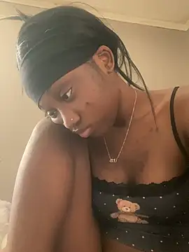 HennessyBaby21 online show from 14, 4, 2026