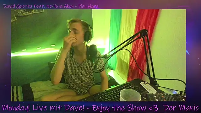 Snapshot of DaveLindau chatting on 13, 10, 2025 DaveLindau online show from 13, 10, 2025