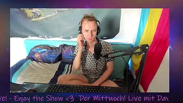 Snapshot of DaveLindau chatting on 15, 10, 2025 DaveLindau online show from 15, 10, 2025