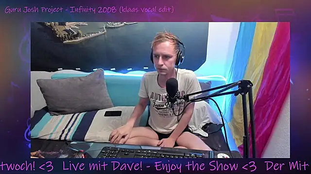Snapshot of DaveLindau chatting on 22, 10, 2025 DaveLindau online show from 22, 10, 2025