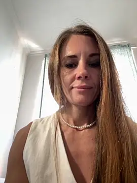 LucieMack online show from 10, 9, 2025