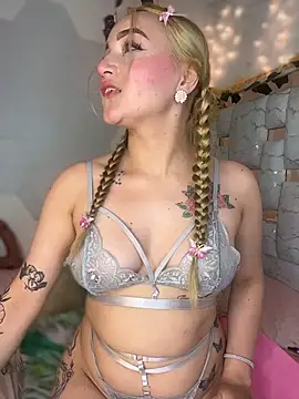 Sara Sophia420 online show from 10, 5, 2026