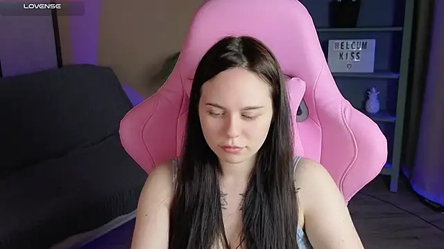 Alice Moondark online show from 8, 10, 2025