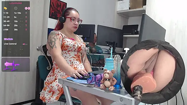 Snapshot of leidydi223 chatting on 21, 11, 2025 leidydi223 online show from 21, 11, 2025