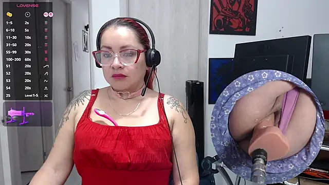 Snapshot of leidydi223 chatting on 4, 12, 2025 leidydi223 online show from 4, 12, 2025