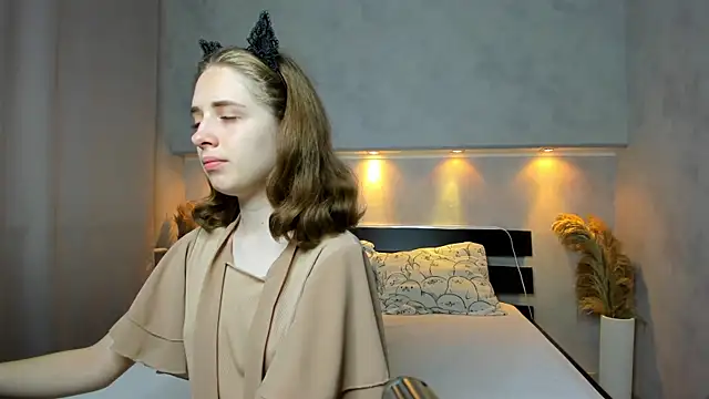 Camilla Kelly online show from 10, 9, 2025