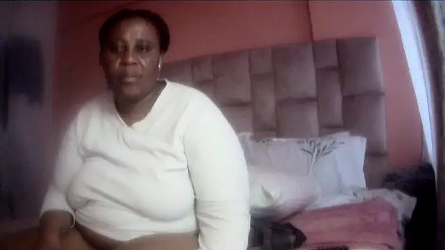 HUGEASSXXXXX online show from 25, 4, 2026