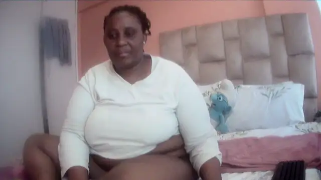 HUGEASSXXXXX online show from 25, 4, 2026