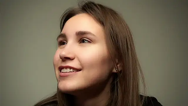 Snapshot of EthalFlowers chatting on 5, 10, 2025 EthalFlowers online show from 5, 10, 2025