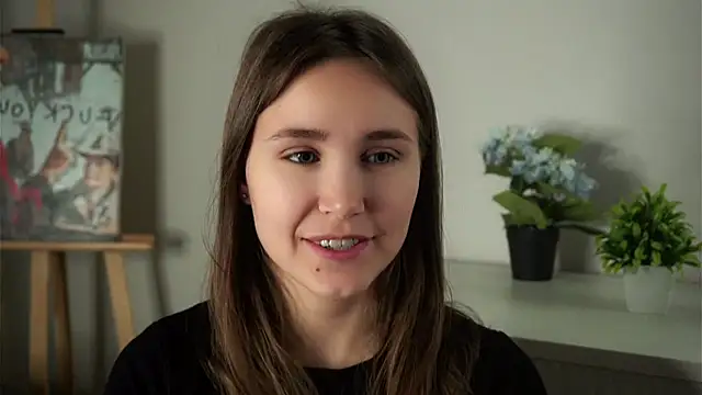 Snapshot of EthalFlowers chatting on 7, 10, 2025 EthalFlowers online show from 7, 10, 2025