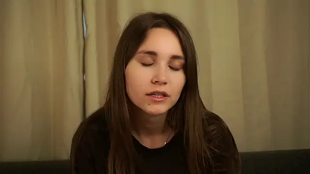 Snapshot of EthalFlowers chatting on 2, 11, 2025 EthalFlowers online show from 2, 11, 2025